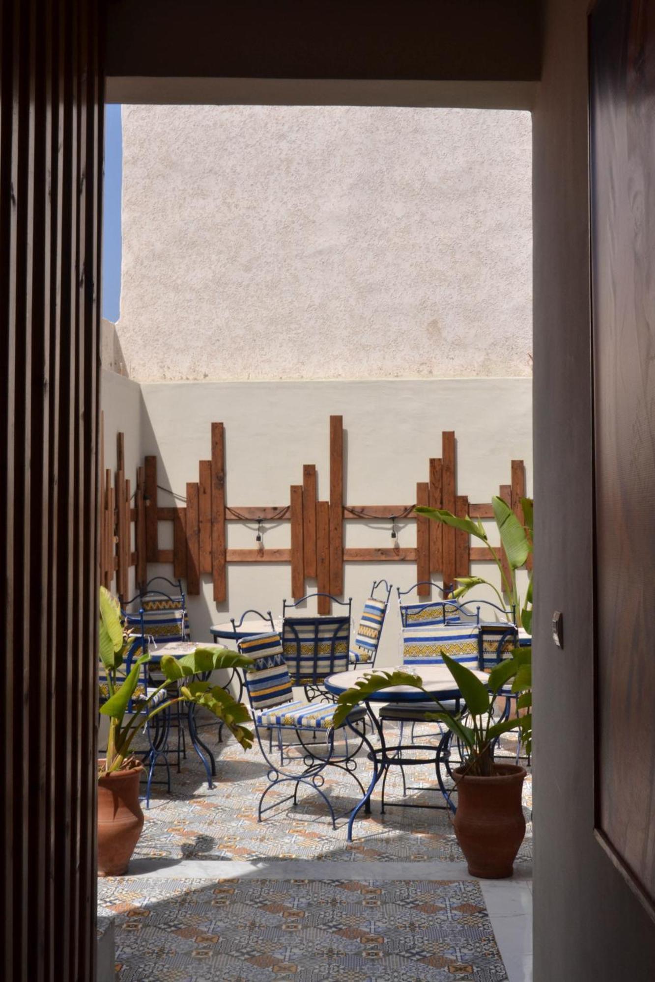 Playa Del Sol Surf House Hostel Tamraght Exterior photo